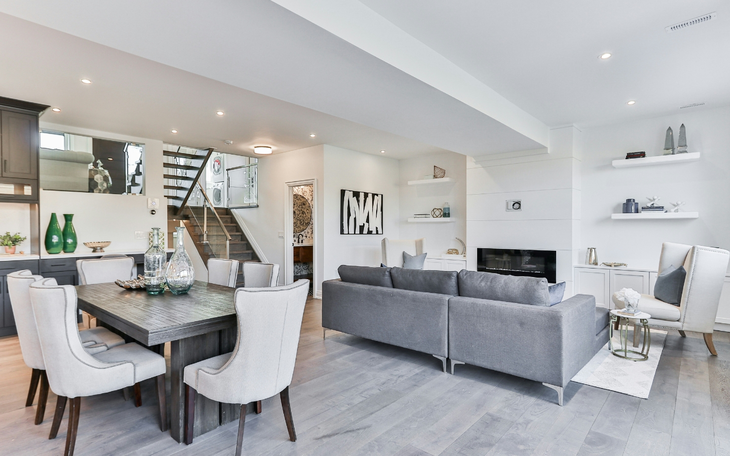 Modern 2 Bedroom Apartment for Sale in Canary Wharf, London